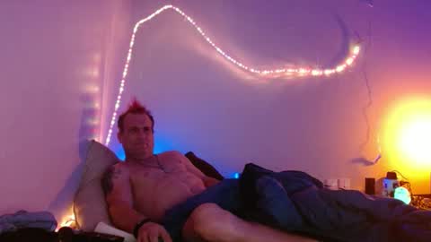 markymark101825061 online show from February 2, 9:08 am