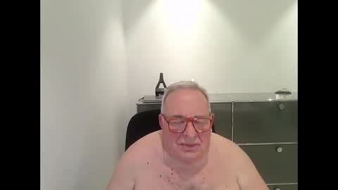 martin_1947 online show from December 22, 9:53 pm