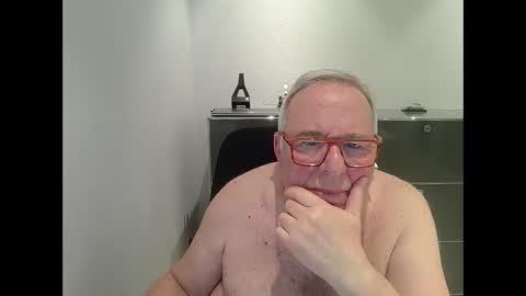 martin_1947 online show from March 5, 11:27 pm