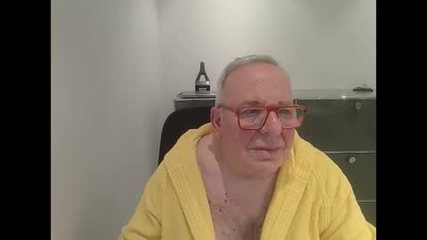 martin_1947 online show from January 3, 9:26 pm