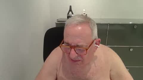 martin_1947 online show from October 18, 10:15 pm