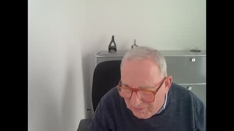 martin_1947 online show from December 29, 1:17 pm