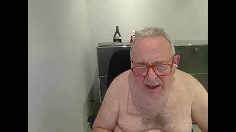 martin_1947 online show from September 18, 10:01 pm