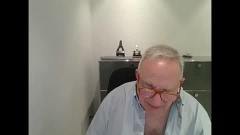 martin_1947 online show from September 12, 8:53 pm