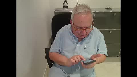 martin_1947 online show from October 5, 7:51 pm