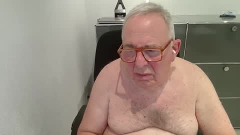 martin_1947 online show from October 14, 9:22 pm