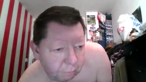 martingiles777 online show from November 10, 9:36 am