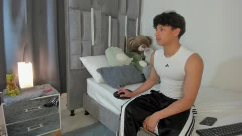 Snapshot of mash_angelo chatting on October 23, 8:45 pm mash_angelo online show from October 23, 8:45 pm