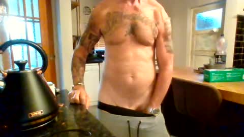 Masked Masturbation Dilf online show from July 24, 5:04 am