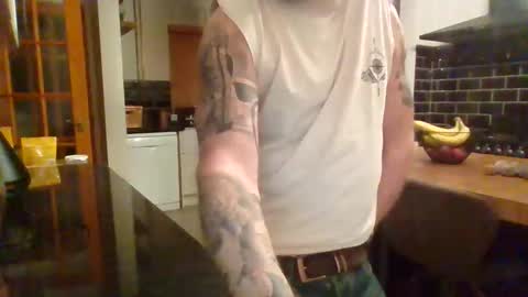 Masked Masturbation Dilf online show from December 5, 11:34 pm