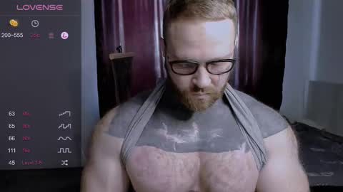 Snapshot of master_oil chatting on February 26, 7:20 am Huge Alex online show from February 26, 7:20 am