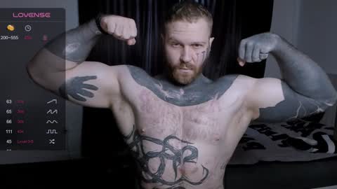 Snapshot of master_oil chatting on December 23, 10:32 am Huge Alex online show from December 23, 10:32 am