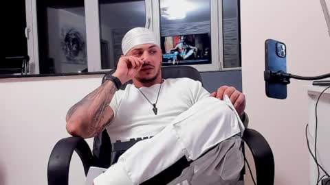 Snapshot of masterchris12 chatting on December 11, 8:05 pm masterchris12 online show from December 11, 8:05 pm