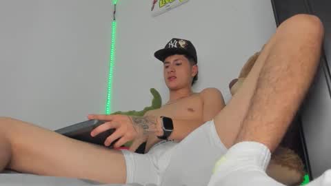 mateo_escobar online show from December 5, 7:04 am