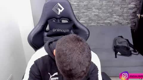 Mathew Independent model online show from November 16, 11:18 pm