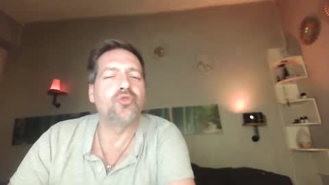 Snapshot of matrike1 chatting on December 12, 11:03 pm matrike1 online show from December 12, 11:03 pm