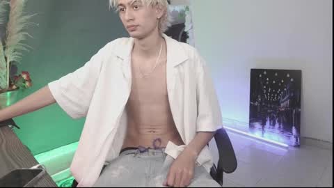 mattias     online show from September 28, 4:54 am