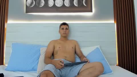 mauro_boy online show from July 4, 7:50 pm
