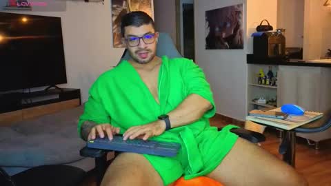 Max online show from November 12, 5:02 am