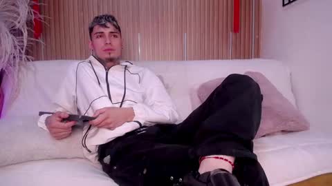 Max online show from March 6, 9:06 am