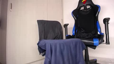 MAX online show from April 18, 7:07 pm