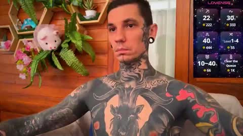 Snapshot of max_reaves chatting on December 7, 1:58 am    online show from December 7, 1:58 am