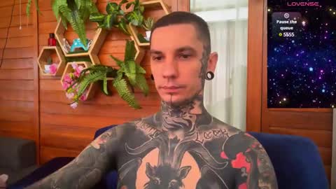 Snapshot of max_reaves chatting on January 17, 2:08 am    online show from January 17, 2:08 am