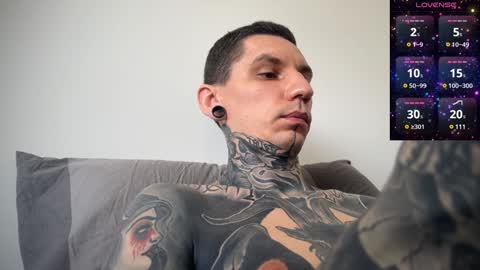 Snapshot of max_reaves chatting on February 7, 7:07 am    online show from February 7, 7:07 am