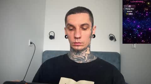 Snapshot of max_reaves chatting on February 27, 7:12 am    online show from February 27, 7:12 am