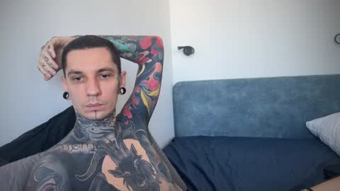 Snapshot of max_reaves chatting on January 30, 6:46 am    online show from January 30, 6:46 am