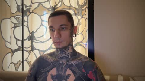 Snapshot of max_reaves chatting on January 27, 6:09 am    online show from January 27, 6:09 am