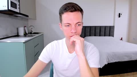 Snapshot of max_shy chatting on January 22, 12:27 pm Max  online show from January 22, 12:27 pm