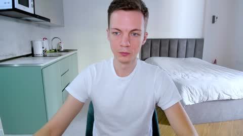 Snapshot of max_shy chatting on January 28, 12:00 pm Max  online show from January 28, 12:00 pm