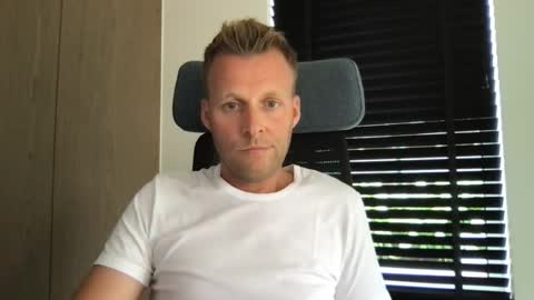 Max take off clothes online show from July 23, 9:50 am