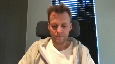 Max take off clothes online show from November 23, 12:27 pm