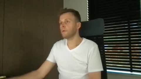 Max take off clothes online show from November 17, 8:50 am