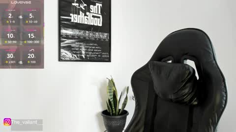 max_valiant1 online show from March 25, 1:42 am