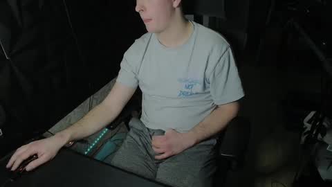 maxboner94 online show from January 27, 5:37 pm