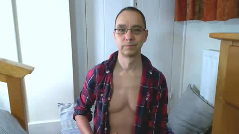 Max Davies online show from February 1, 4:00 am