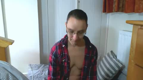 Max Davies online show from February 7, 5:51 pm