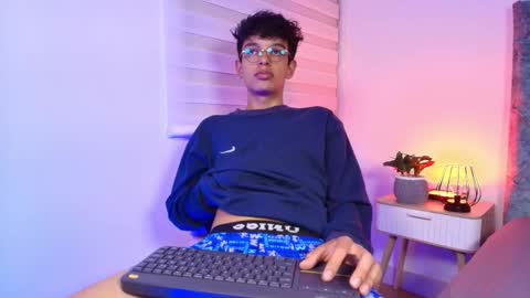 M A X F R O S T   online show from January 9, 7:41 pm