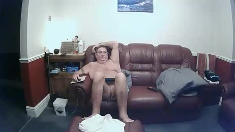 Snapshot of maxi_johnes chatting on October 23, 12:03 am MAX online show from October 23, 12:03 am