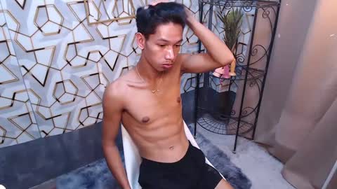 Reyn online show from February 23, 2:21 pm