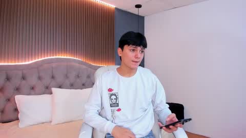 Snapshot of maxii18_ chatting on October 18, 1:27 pm --  -- online show from October 18, 1:27 pm