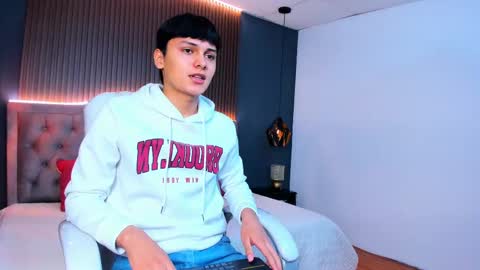 Snapshot of maxii18_ chatting on October 13, 1:06 pm --  -- online show from October 13, 1:06 pm
