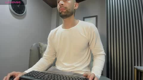 Maximo online show from December 8, 4:25 am