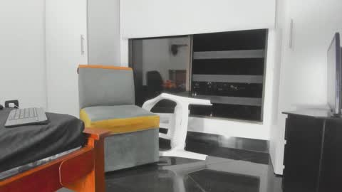 maximo__77 online show from October 13, 5:13 am