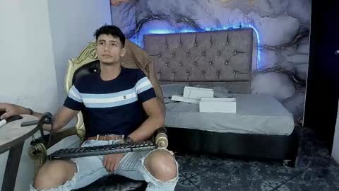 Snapshot of maximo_romano chatting on October 22, 7:38 pm Maximo online show from October 22, 7:38 pm