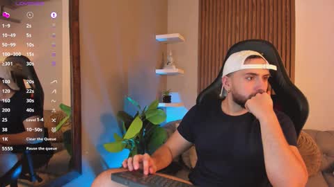 Maximo Wolf online show from March 3, 9:10 pm