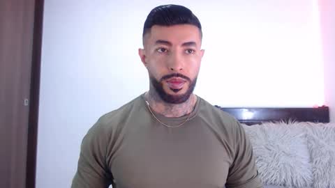 Independent Model online show from January 11, 12:15 am